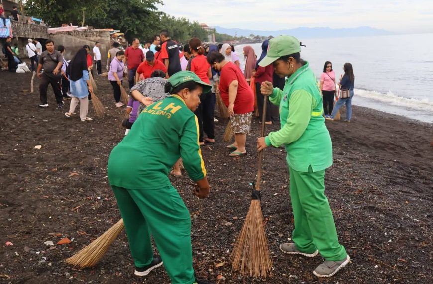 Ribuan Warga Turun ke Pesisir, Buleleng Tegaskan Komitmen Bersih Laut Lewat Aksi Serentak