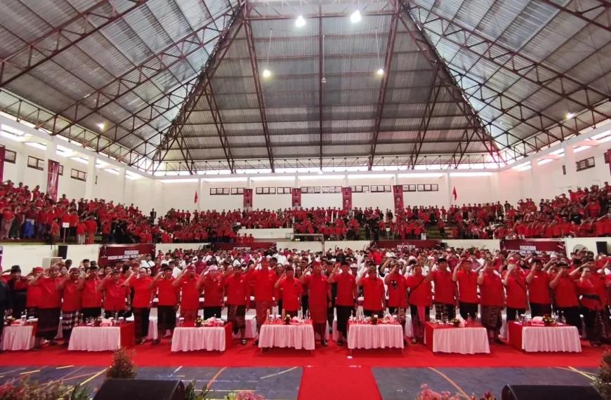 Wayan Koster Kukuhkan 4.571 Pengurus PDI Perjuangan Buleleng hingga Tingkat Banjar