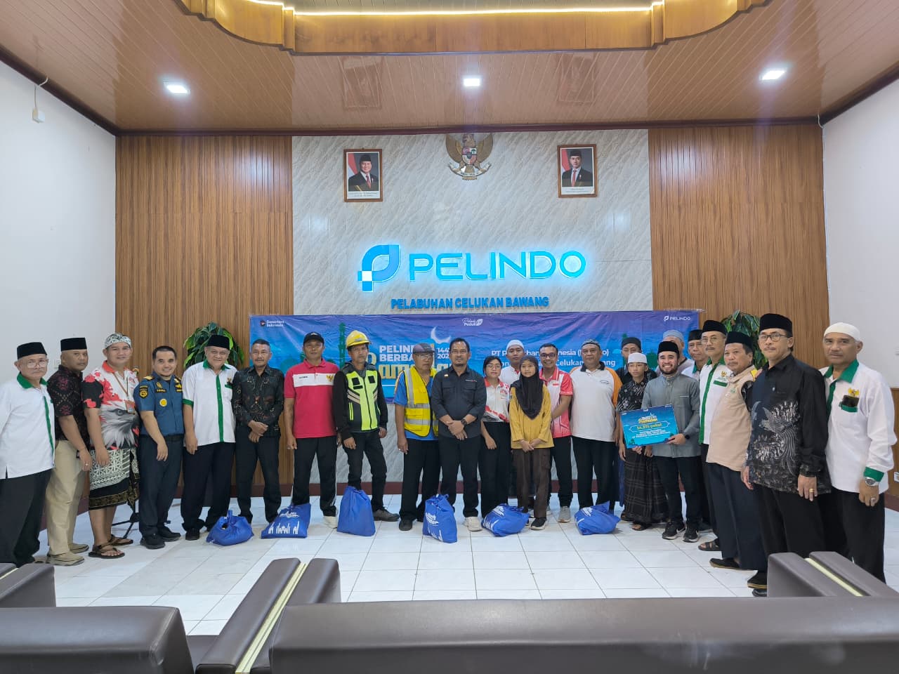 Bupati Sutjidra Apresiasi Program TJSL Pelindo, 1.300 Paket Sembako Disalurkan di Celukan Bawang