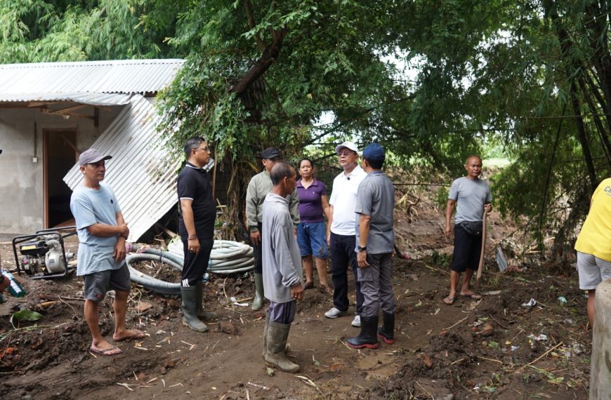 Bupati Sutjidra Pastikan Suplai Air Bersih untuk Warga Terdampak Banjir di Banjar