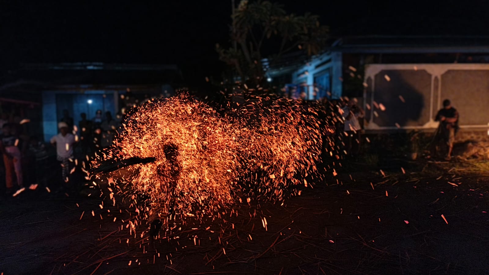 Perang Api Padang Bulia, Tradisi Sakral Pengendalian Diri Sambut Nyepi Caka 1948