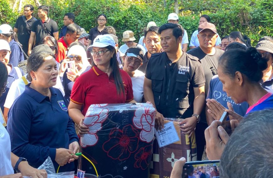 Aksi Nyata di Tengah Bencana, Kadek Agus Kusumanadi Pimpin Penyaluran Bantuan bagi Warga Terdampak Banjir di Buleleng