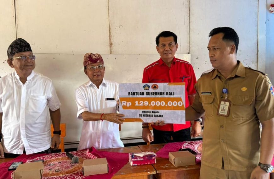 Koster Salurkan Bantuan Rp129 Juta untuk Pemulihan SD Negeri 5 Banjar Pascabanjir