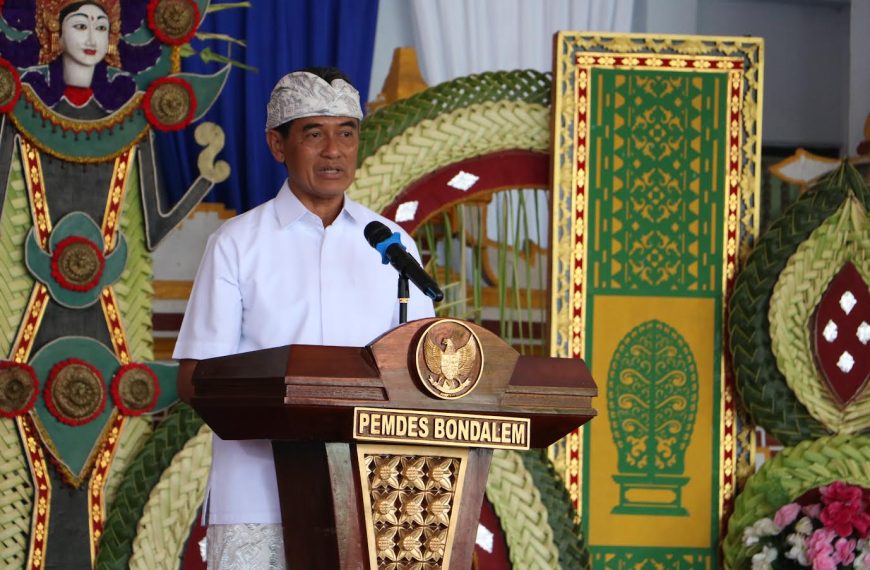 Wabup Buleleng Kukuhkan Prajuru Desa Adat Bondalem, Tekankan Peran Strategis Jaga Tradisi