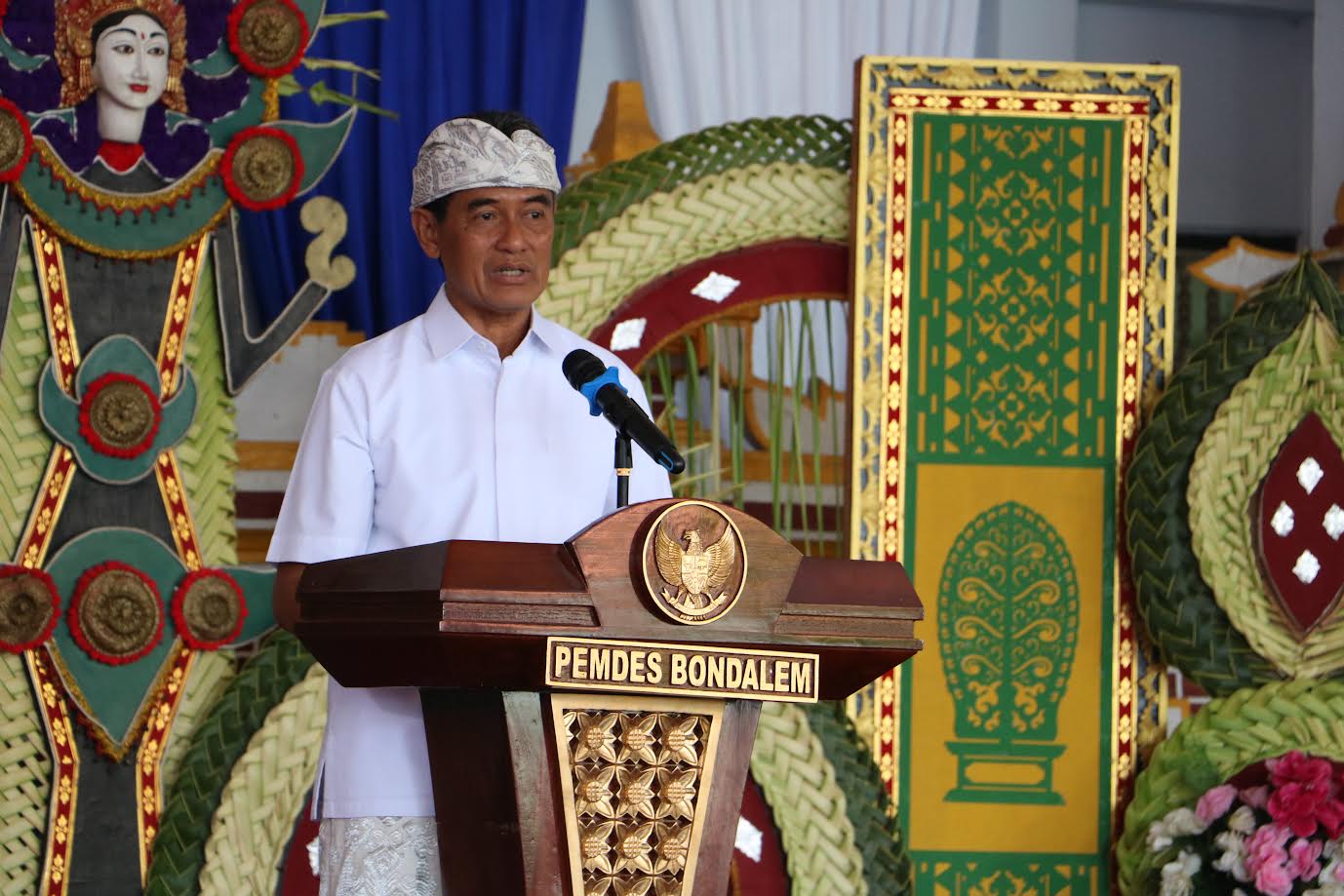 Wabup Buleleng Kukuhkan Prajuru Desa Adat Bondalem, Tekankan Peran Strategis Jaga Tradisi
