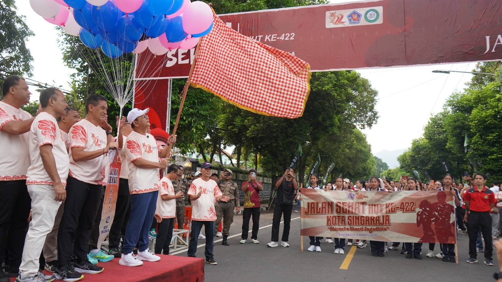 Ratusan Warga Meriahkan Jalan Sehat Pembuka HUT ke-422 Kota Singaraja