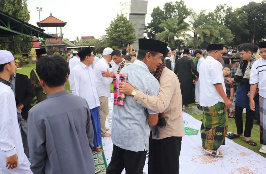 Wabup Supriatna Hadiri Salat Idulfitri, Tegaskan Komitmen Kerukunan Antarumat di Buleleng