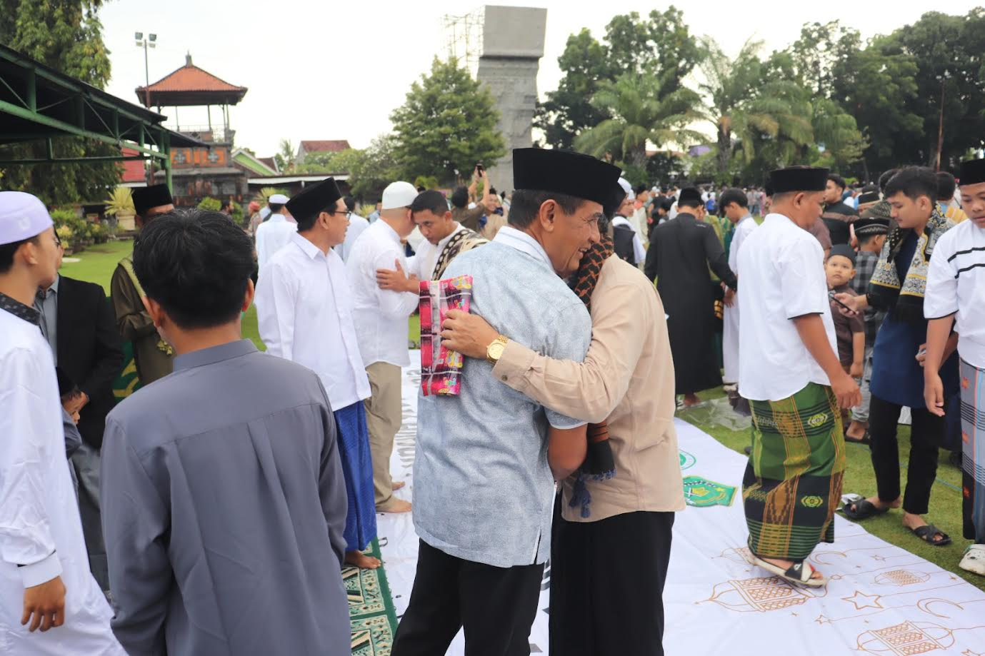 Wabup Supriatna Hadiri Salat Idulfitri, Tegaskan Komitmen Kerukunan Antarumat di Buleleng