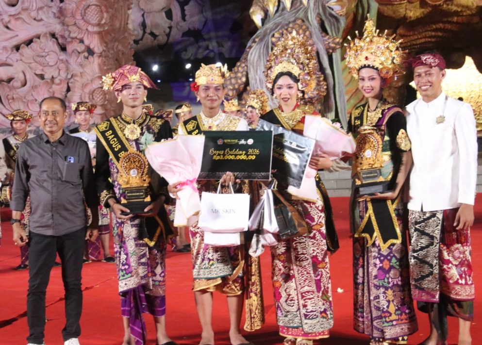 Malam Puncak Penuh Pesona, Velia–Raditya Raih Predikat Jegeg Bagus Buleleng 2026