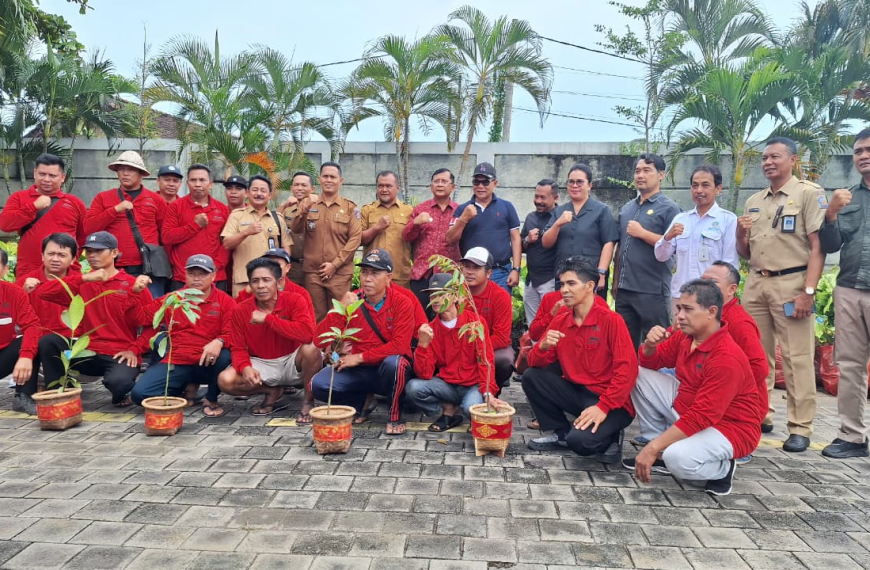 Bupati Sutjidra Ajak Kelompok Tani Subak/Abian Garap Lahan Kritis di Buleleng