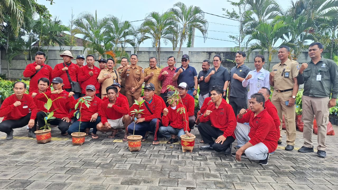 Bupati Sutjidra Ajak Kelompok Tani Subak/Abian Garap Lahan Kritis di Buleleng