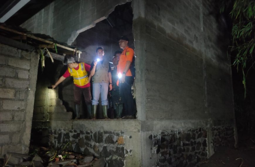 Wabup Buleleng Turun Langsung Ikut Pencarian Tiga Warga Hanyut Akibat Banjir Bandang di Banjar