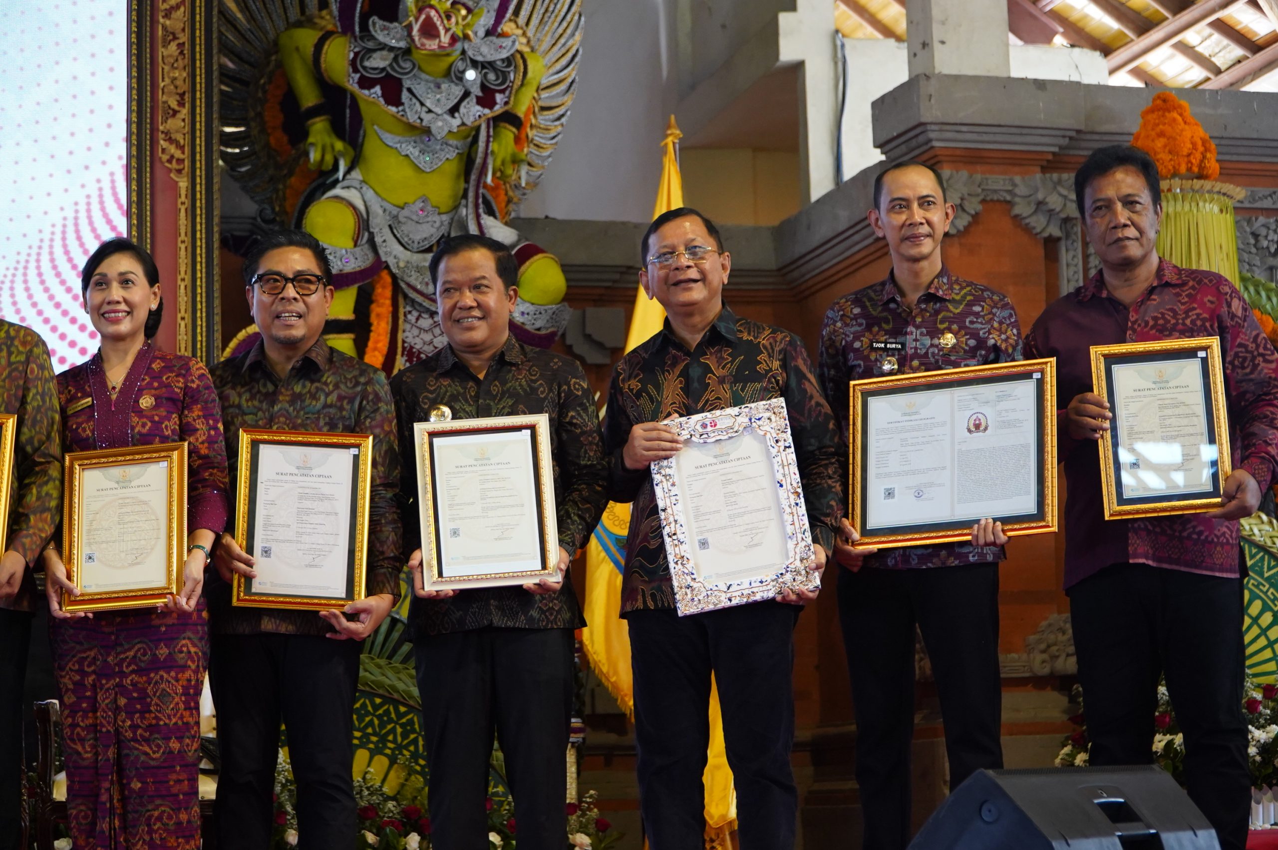 Kreativitas Daur Ulang Buleleng Diakui, “Recycle Mask” Resmi Dapat Perlindungan HAKI