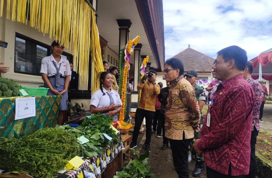 Wagub Giri Prasta Dorong Lulusan SMKN 1 Petang Jadi Petani Muda Inovatif di Usia ke-20 Sekolah