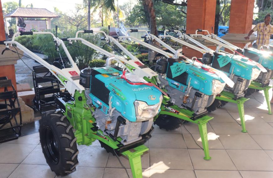 Perkuat Ketahanan Pangan, Pemkab Buleleng Salurkan Traktor dan Bantuan Irigasi Rp1 Miliar
