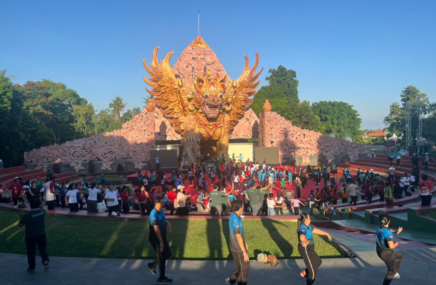 Pesona Tradisi Goak Panji Warnai Panggung Festasada Buleleng