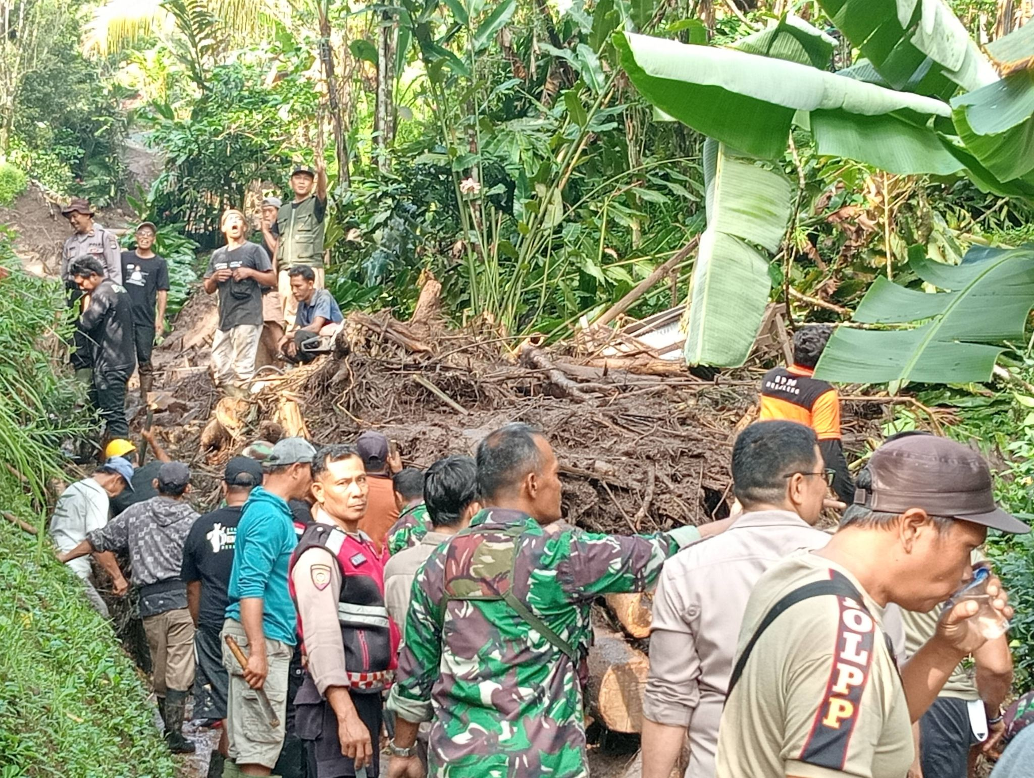 Longsor Terjang Akses Warga di Gitgit, 27 KK Terdampak dan Jalan Masih Tertutup