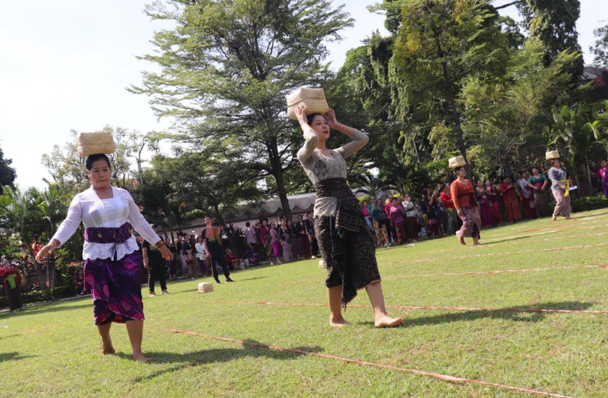 Semarak Hari Kartini di Buleleng, Lelunakan dan Nyuun Sokasi Angkat Kearifan Lokal
