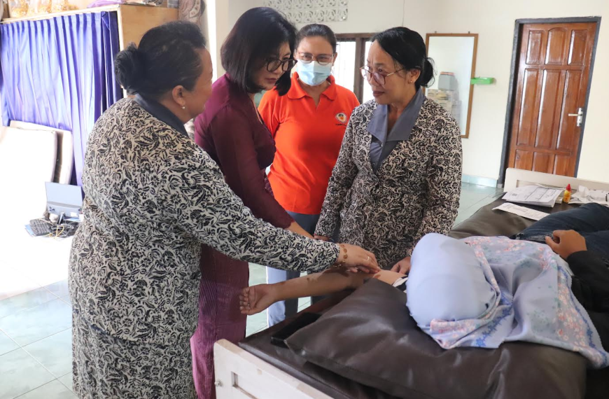 IBI Buleleng Gelar KB Gratis, GOW Sebut Bidan Garda Terdepan Kesehatan Ibu dan Anak