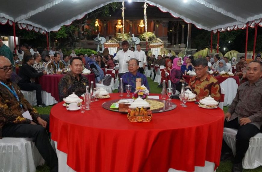 Jamuan FKPTPKI di Jayasabha, Koster Paparkan Arah Pembangunan Bali Berbasis Budaya dan Lingkungan