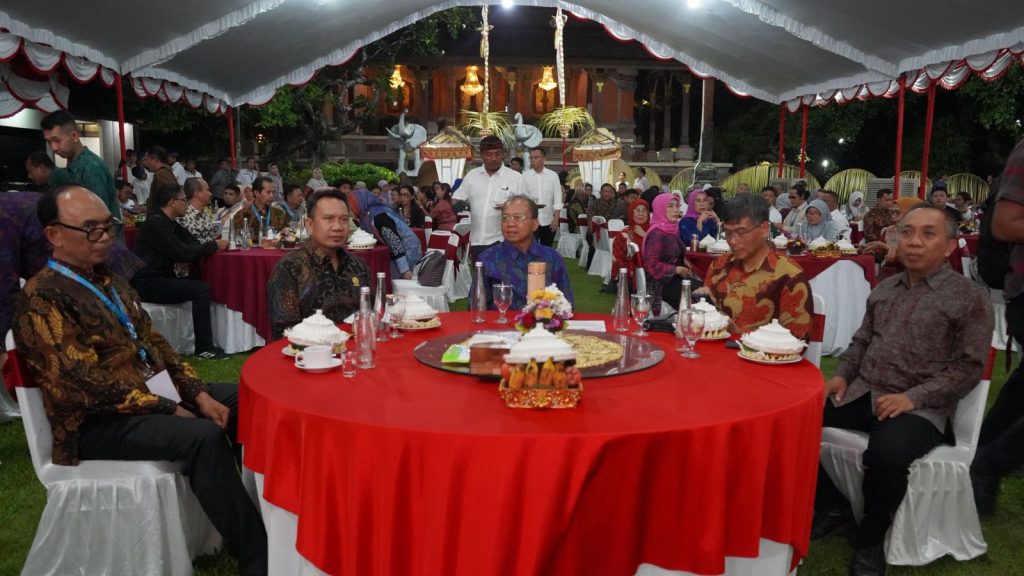 Jamuan FKPTPKI di Jayasabha, Koster Paparkan Arah Pembangunan Bali Berbasis Budaya dan Lingkungan