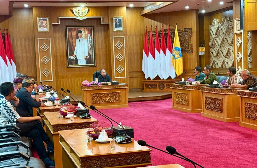 Koster Ajak Pelaku Transportasi Percepat Penggunaan Taksi Listrik di Bali