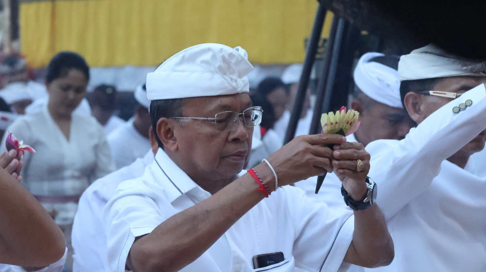 Koster Hadiri Karya Melaspas Pura Dalem Sila Pegat dan Serahkan Dana Punia Rp700 Juta