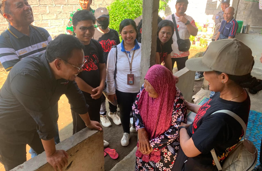Transparansi Bansos, Kelurahan Penarukan Mulai Tempel Stiker di Rumah Penerima Bantuan