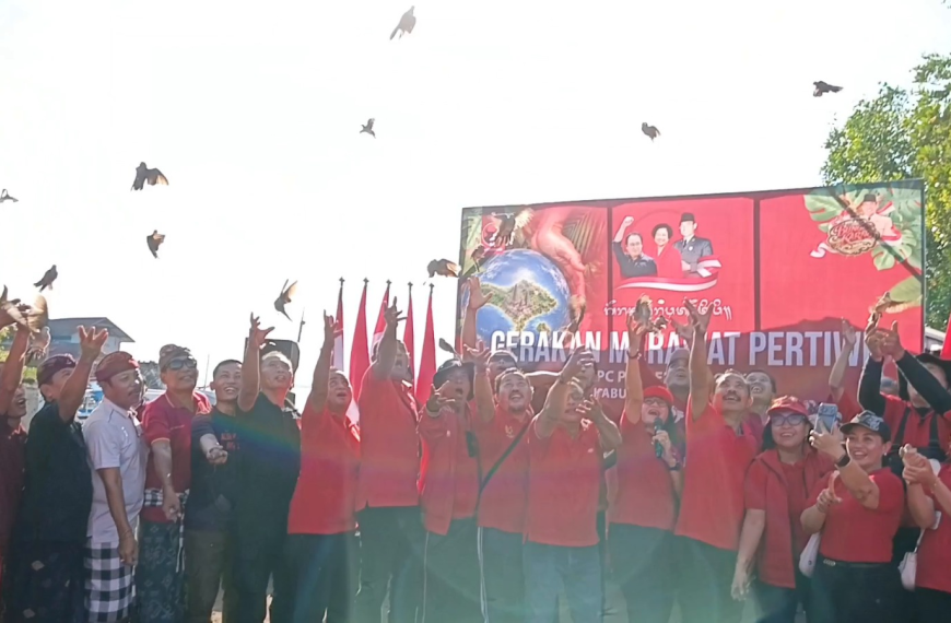 PDI Perjuangan Buleleng Ajak Masyarakat Jaga Pesisir Lewat Gerakan Merawat Pertiwi di Sumberkima