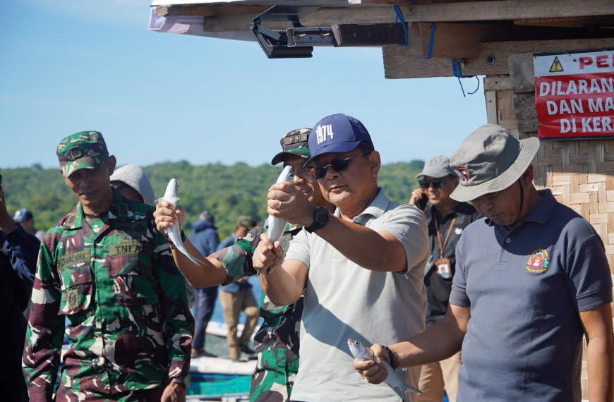 Panen Perdana Bandeng Premium di Sumberklampok, Bupati Sutjidra Dorong Hilirisasi Produk Perikanan
