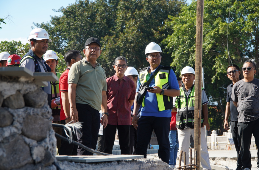 Bupati Sutjidra Tinjau Progres Pembangunan Titik Nol Singaraja dan Penataan Pantai Lovina