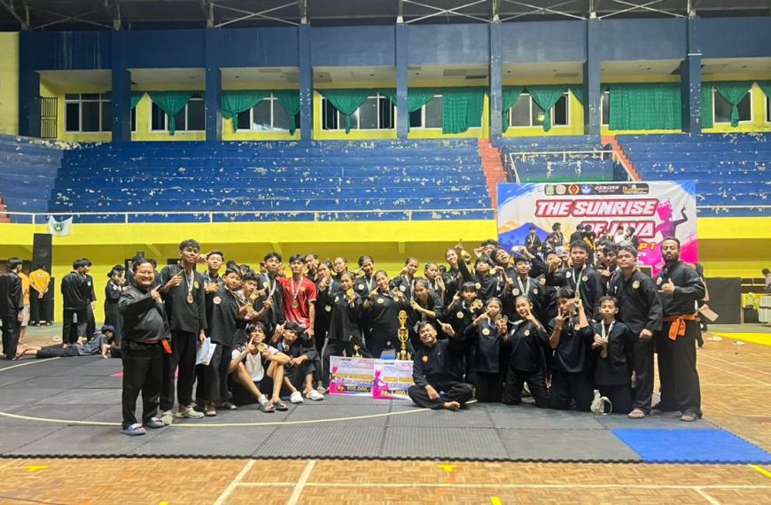 Tim Pencak Silat SMI Unit Panji Anom Sabet 18 Medali di Kejuaraan The Sunrise of Java 1 Banyuwangi