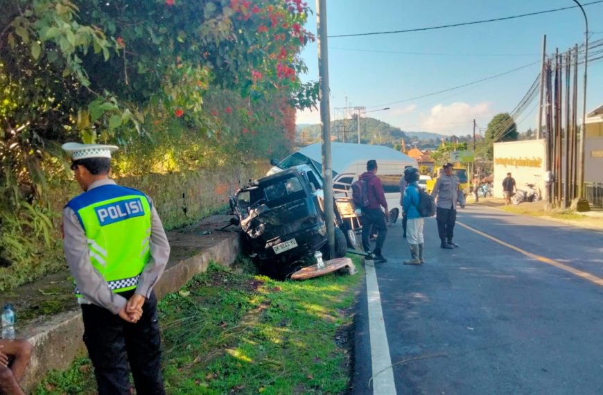 Dua Nyawa Melayang dalam Tabrakan Pikap dan Hiace di Kawasan Pancasari