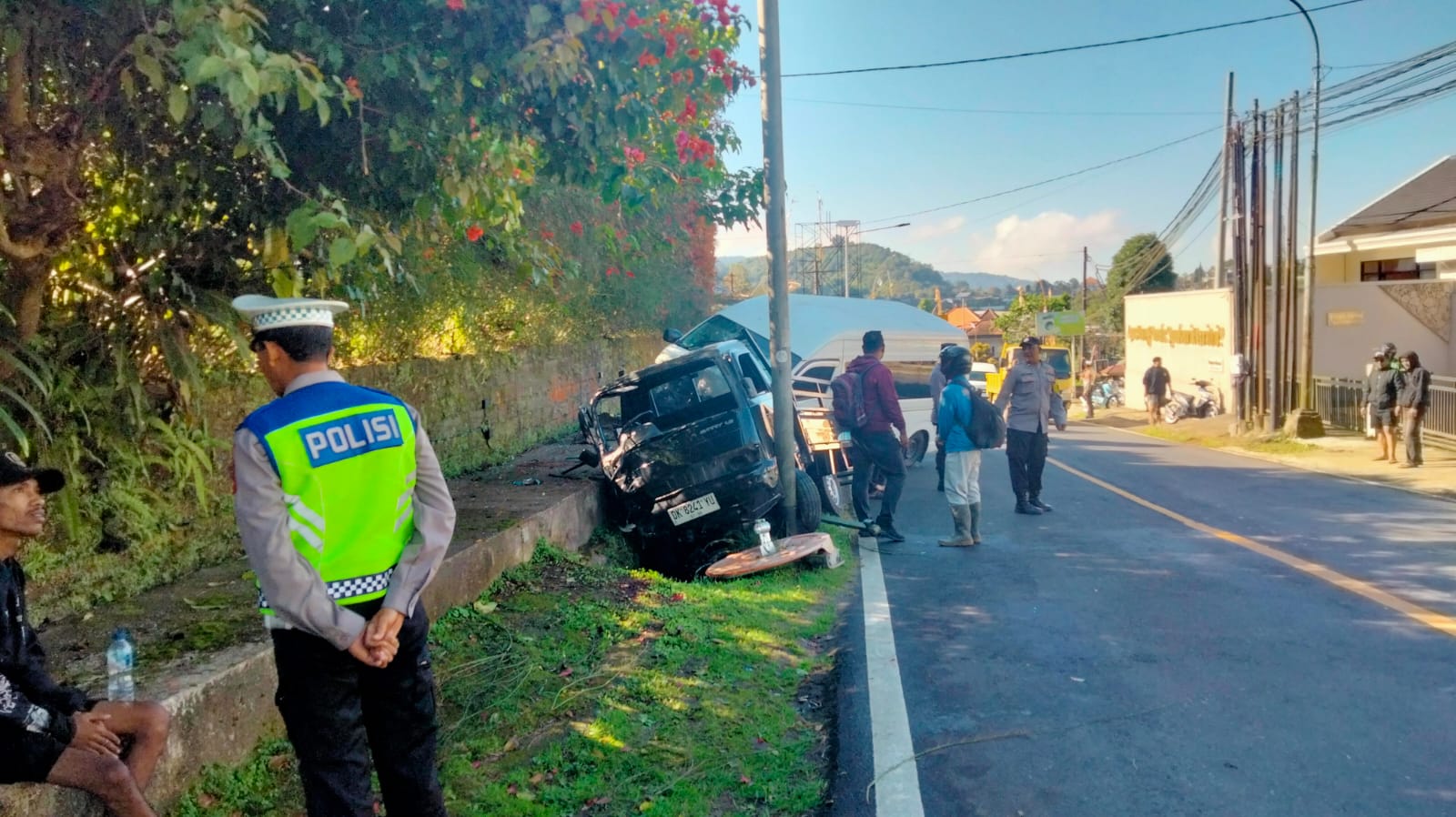 Dua Nyawa Melayang dalam Tabrakan Pikap dan Hiace di Kawasan Pancasari