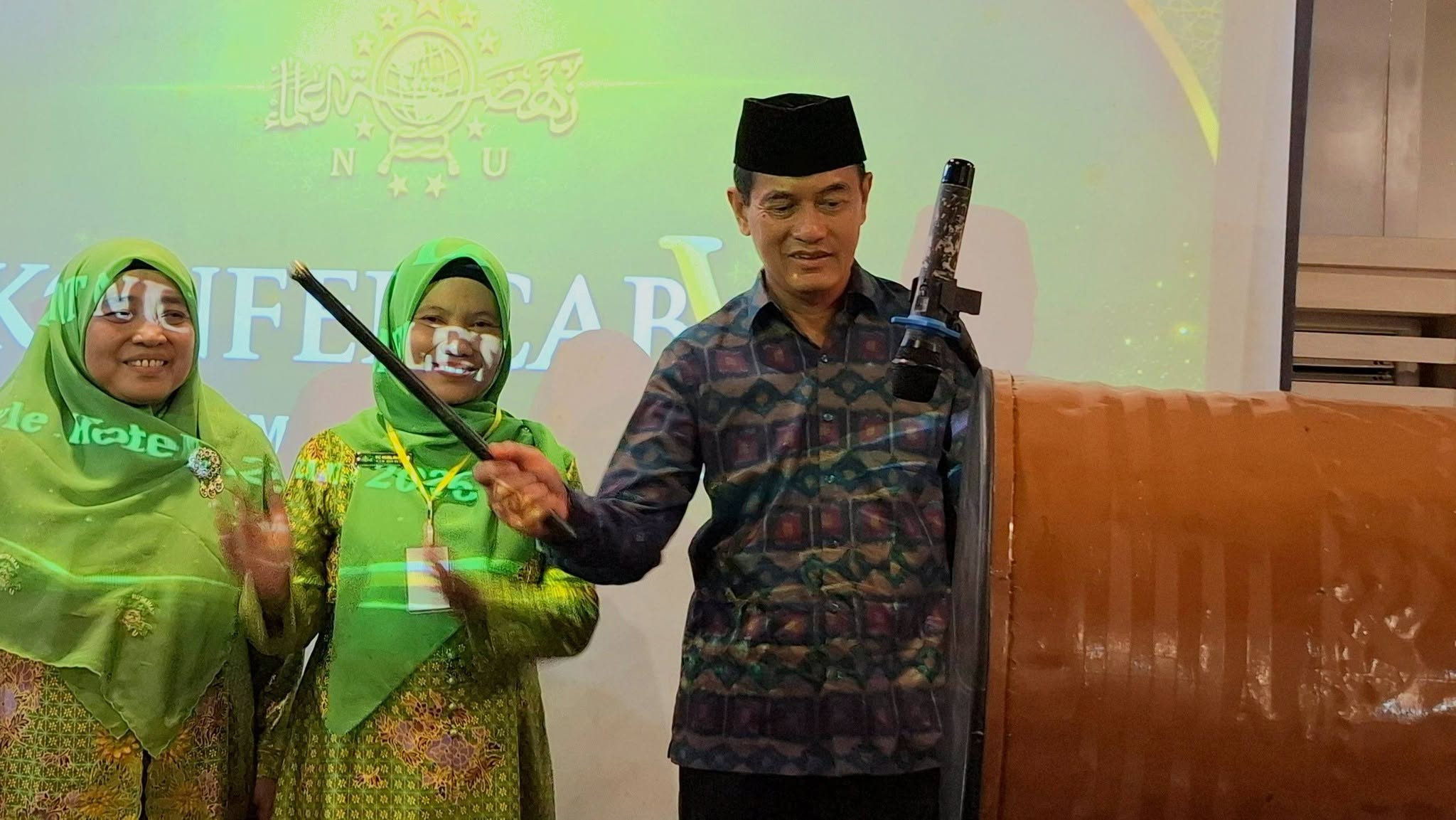 Hadiri Konferensi Cabang VIII Muslimat NU, Wabup Gede Supriatna Dorong Penguatan Peran Organisasi dalam Pembangunan Daerah