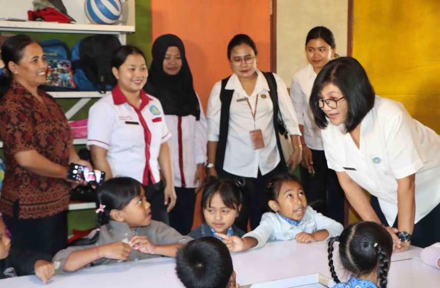 Monitoring UKS di Sukasada, Sekretaris TP PKK Buleleng Dorong Penerapan Hidup Bersih dan Sehat di Sekolah