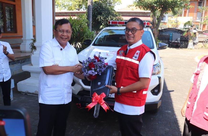 Dukungan Pemkab Buleleng untuk PMI Berlanjut, Kendaraan Tanggap Bencana Resmi Diserahkan