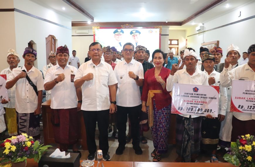 Infrastruktur Irigasi Diperkuat, Puluhan Subak di Buleleng Terima Bantuan Rp3,6 Miliar