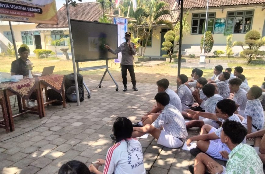 Polsek Seririt Edukasi Puluhan Siswa Baru SMK Karya Usadha tentang Bahaya Judi Online dan Narkoba