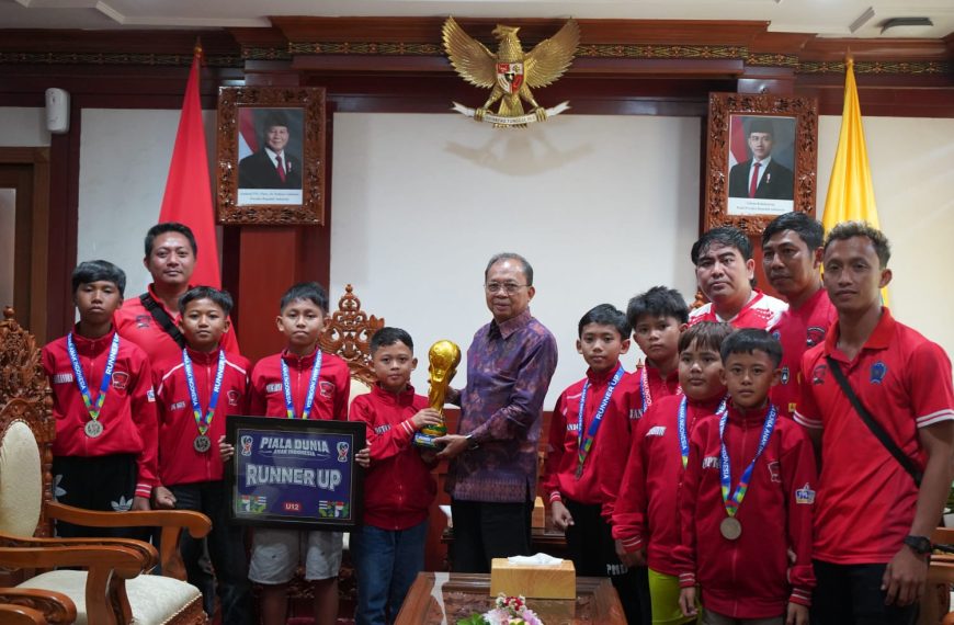 Dukung Talenta Muda Bali, Gubernur Koster Fasilitasi Turnamen Academy Football Denpasar United