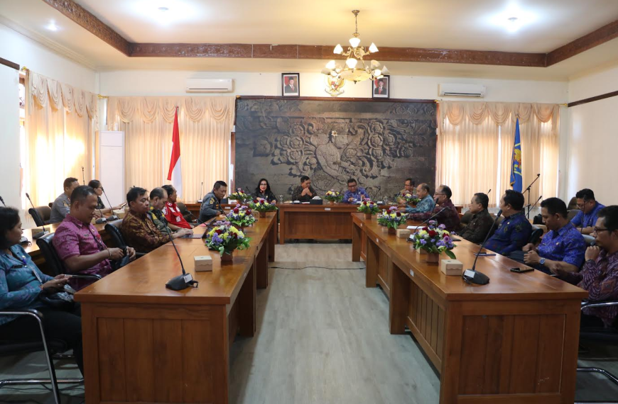 Bupati Buleleng Siapkan Surprise untuk Apresiasi Antusiasme Ribuan Peserta Lomba Perahu Layar Mini Lovina Festival