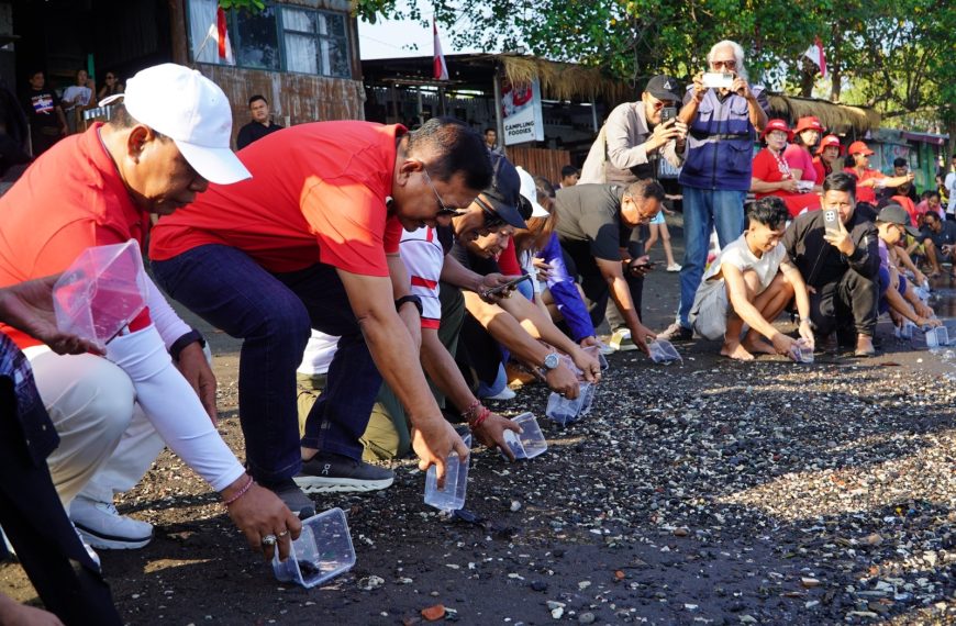 Bupati Sutjidra Dorong Kolaborasi Pelestarian Penyu di Pantai Camplung