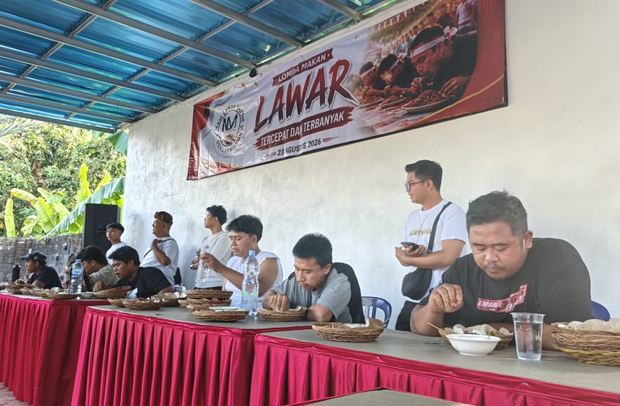 Puluhan Peserta Taklukkan Lima Porsi Nasi Lawar Misol