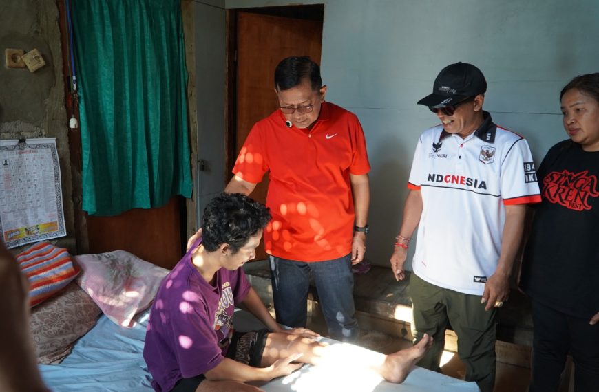 Sinergi Pemkab Buleleng dan Undiksha, Bupati Sutjidra Serahkan Rehab Rumah Layak Huni bagi Warga Kurang Mampu
