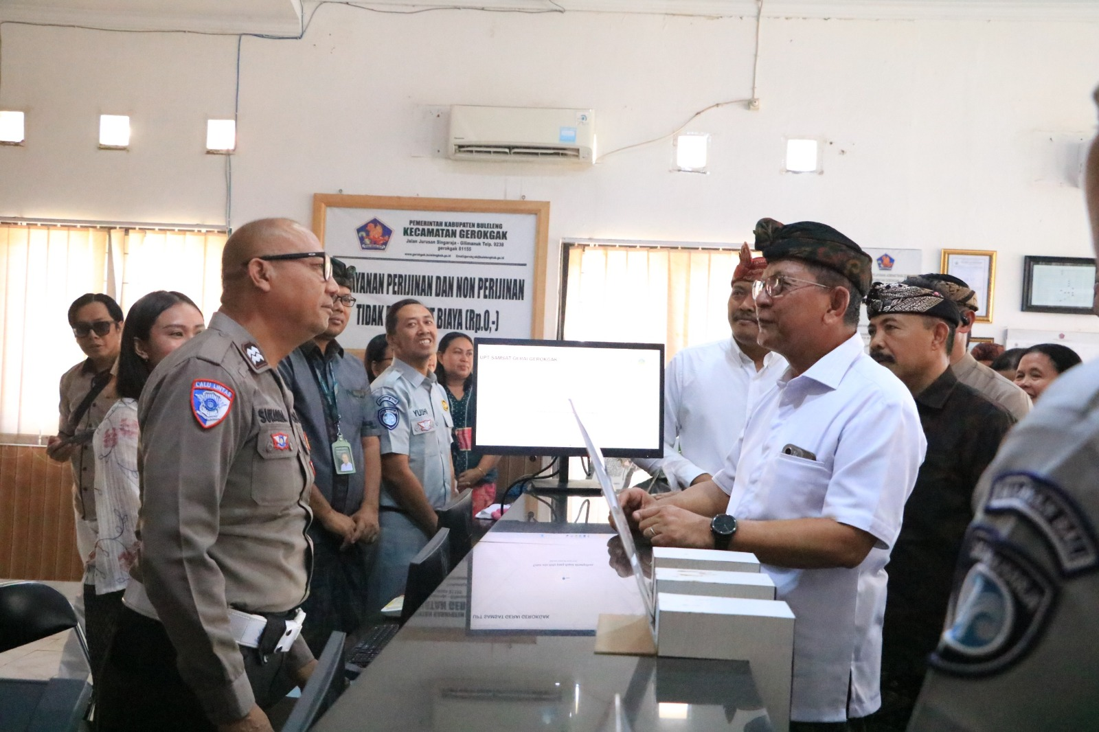 Permudah Layanan Pajak, Bupati Sutjidra Resmikan Samsat Gerai di Kecamatan Gerokgak