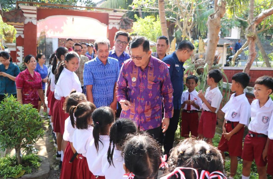 21 SD di Buleleng Direvitalisasi, Sutjidra Pastikan Pembangunan Berjalan Sesuai Target