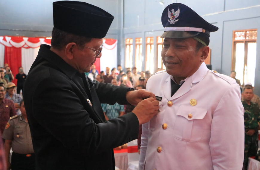 Lantik PAW Perbekel Pengastulan, Bupati Sutjidra: Jadilah Pemimpin yang Adil dan Siap Ngayah
