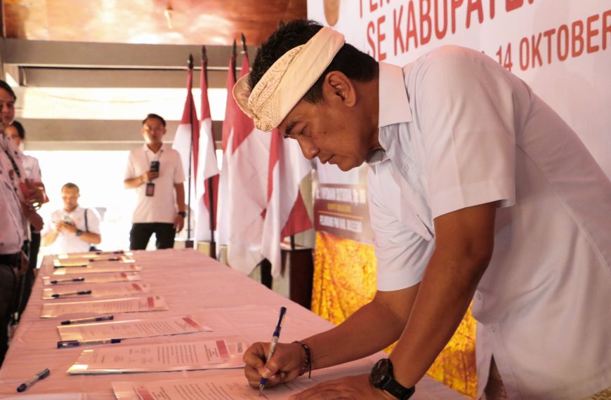 Lantik Sembilan Pengurus PMI Kecamatan, Wabup Supriatna Dorong Perluasan Layanan Kemanusiaan