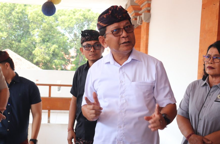 Bupati Sutjidra Tekankan Digitalisasi dan Transparansi Perizinan untuk Dukung Investasi di Buleleng