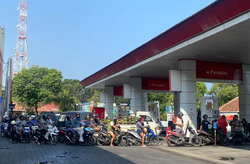 Antrean BBM Mengular di Buleleng, Pasokan dari Depo Manggis Tersendat